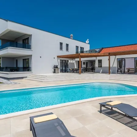 A Lovely Poolside In Ideal For Family * Krnica