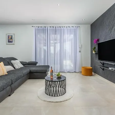 A Lovely Poolside In Ideal For Family