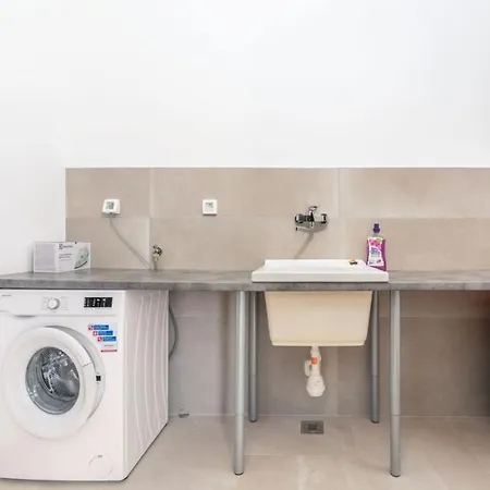 וילה A Lovely Poolside In Ideal For Family *