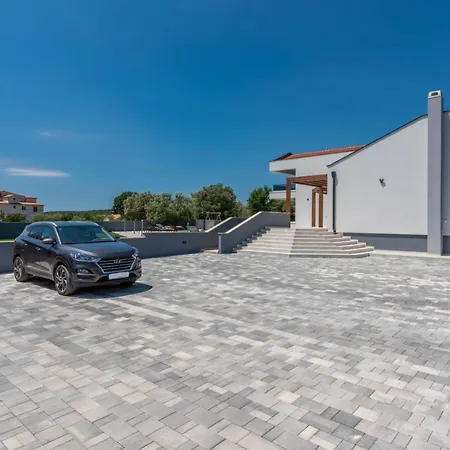 Villa A Lovely Poolside In Ideal For Family