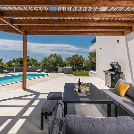 A Lovely Poolside In Ideal For Family Villa Krnica