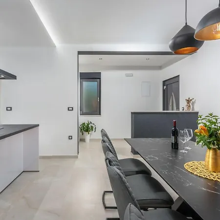 וילה A Lovely Poolside In Ideal For Family